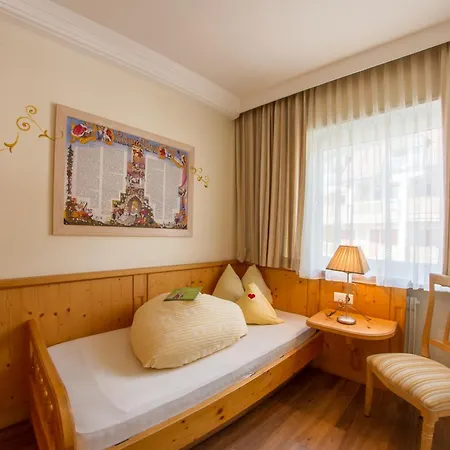 Hotel Tyrol Family Retreat 4*