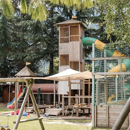 Hotel Tyrol Family Retreat 4*